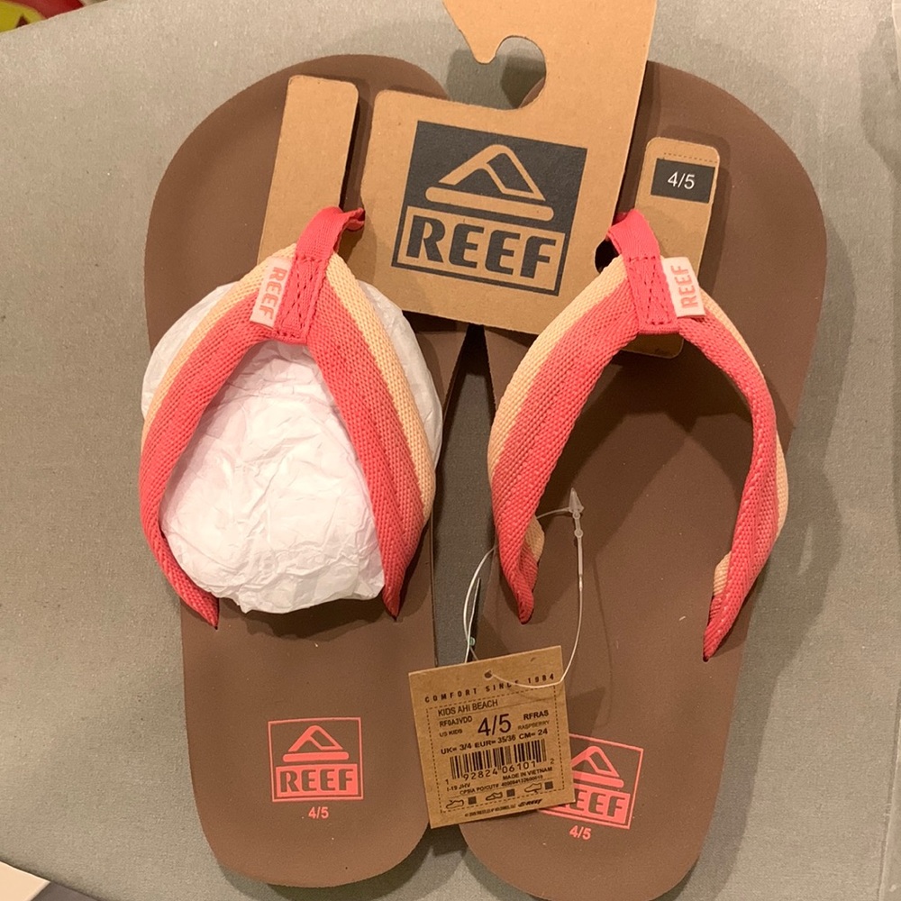 NWT Reef flip flops in peachy pink